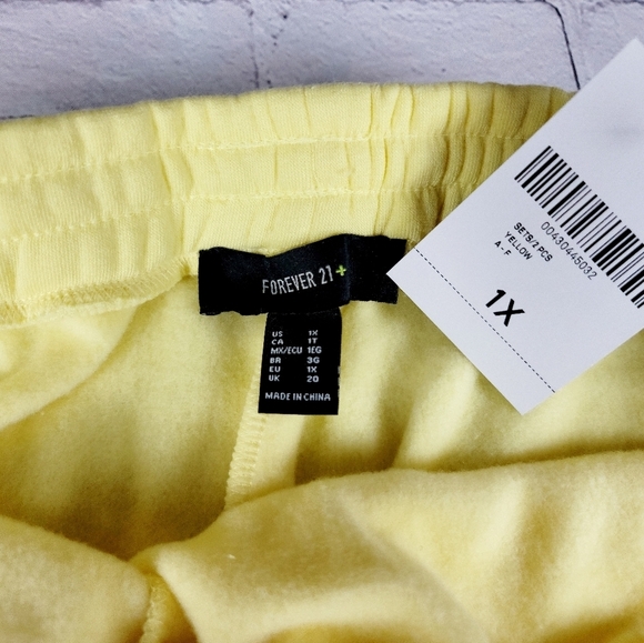 FOREVER 21 Shorts Set - Picture 8 of 11